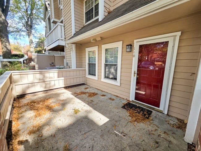 Building Photo - Stunning 2br/2bth condo in North Bethesda,...