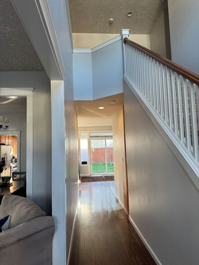 Building Photo - RARE! 5 Bedroom Rental Home pre-leasing for the end of February! Entertainers' Paradise - Pet Fri...