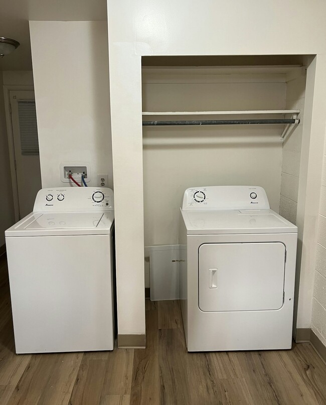 Building Photo - 2122 Orchard Dr