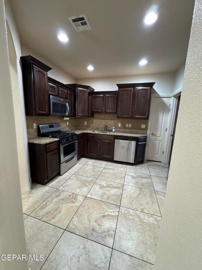 Building Photo - 12872 Hueco Mine Dr