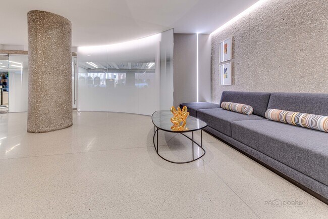 Foto del edificio - 200 E Delaware Pl
