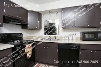 Building Photo - 324 S Drake Rd