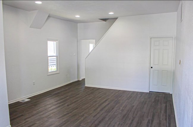 Building Photo - 2159-2159 Bellefontaine St