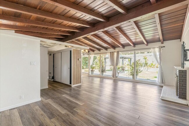 Building Photo - 2036 Center Rd