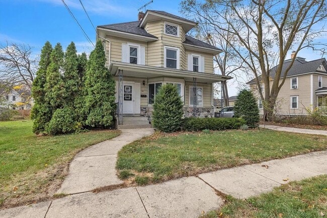 Exterior - 307 Pleasant St