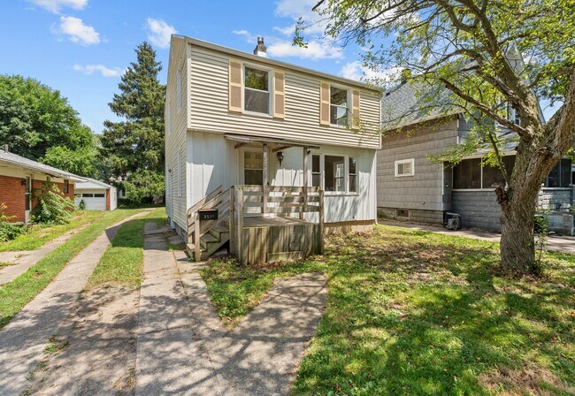 Building Photo - 3518 Almeda Dr