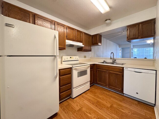 Building Photo - 5461-A Lake Margaret Dr