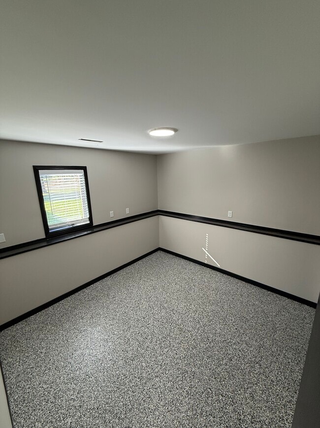 Building Photo - 809 County Rd 2 S