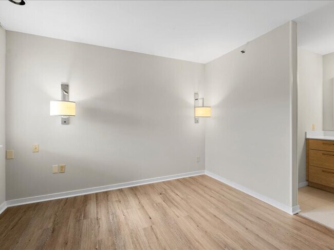 Building Photo - 1855 Craigshire Dr