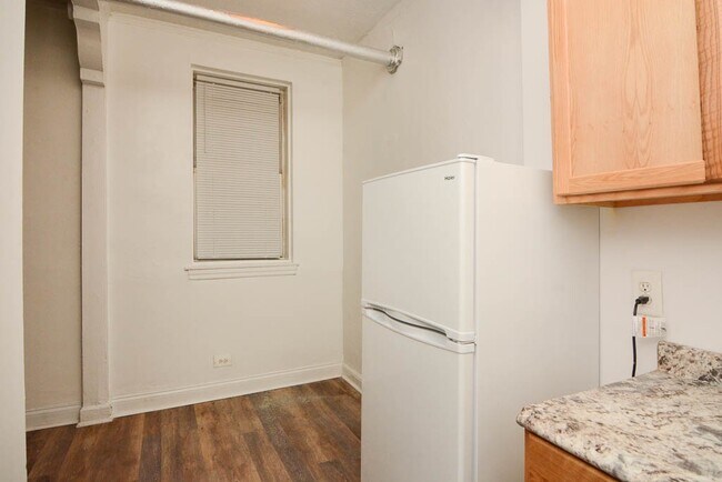 Foto del edificio - 4060 N Kenmore Ave