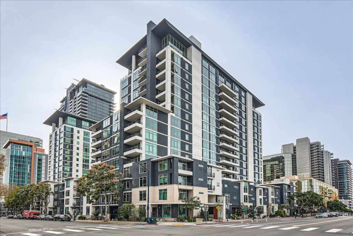 Foto principal - Modern Condo Oasis in the Heart of Little ...