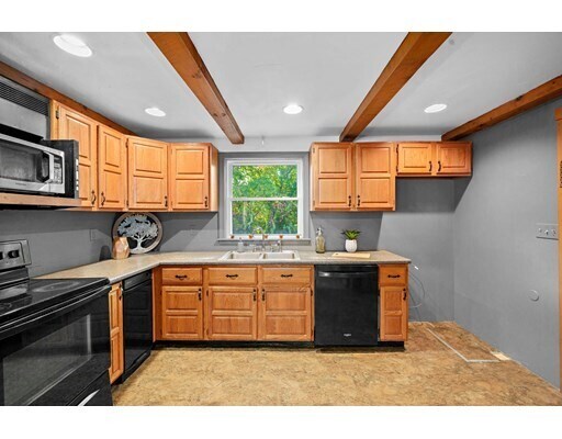 Foto del edificio - 98 Elmlawn Rd