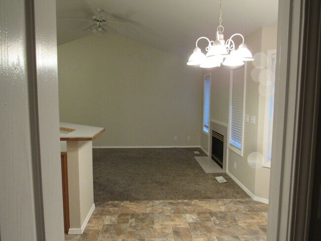 Building Photo - Cozy 3 Bedroom 2 Bath House