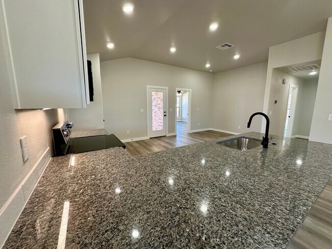 Building Photo - 3 Bed/ 2Bath New Build