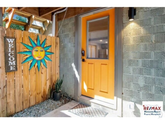 Foto del edificio - Wonderful downstairs Apartment in historic Pensacola!