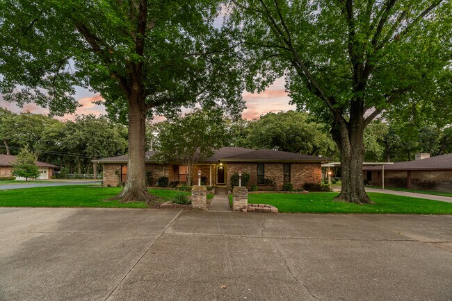 Foto del edificio - 763 Moore Rd