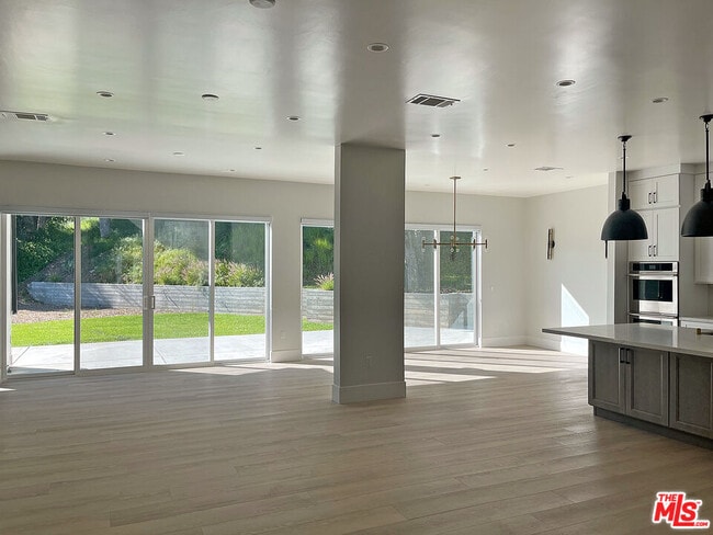 Building Photo - 5015 Redwillow Ln