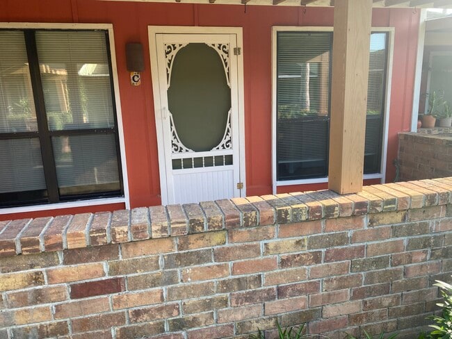 Building Photo - 1400 Palo Blanco Dr