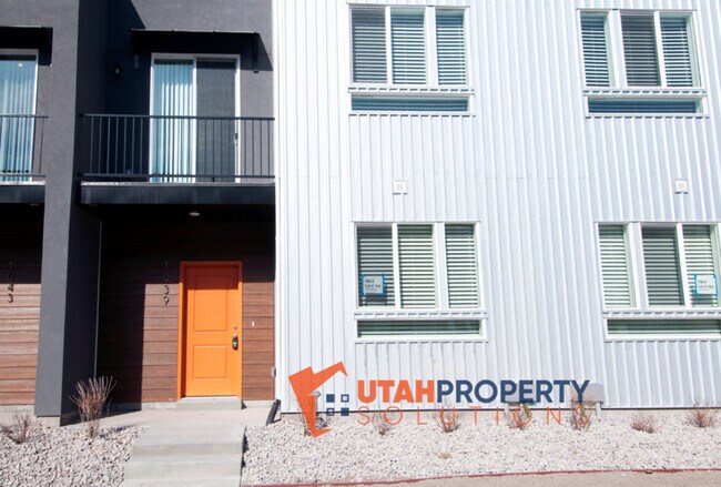 Building Photo - 1039 W 400 S