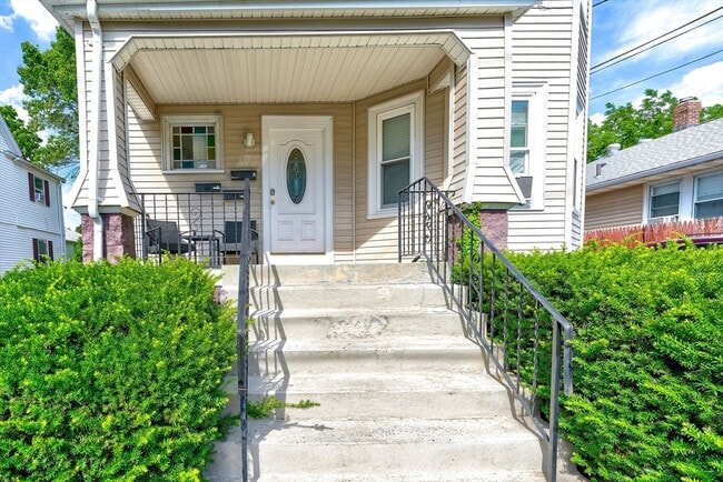 Building Photo - 90 Safford St