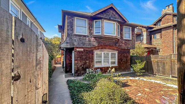 Cozy, welcoming walkway with privacy - 2620 Regent