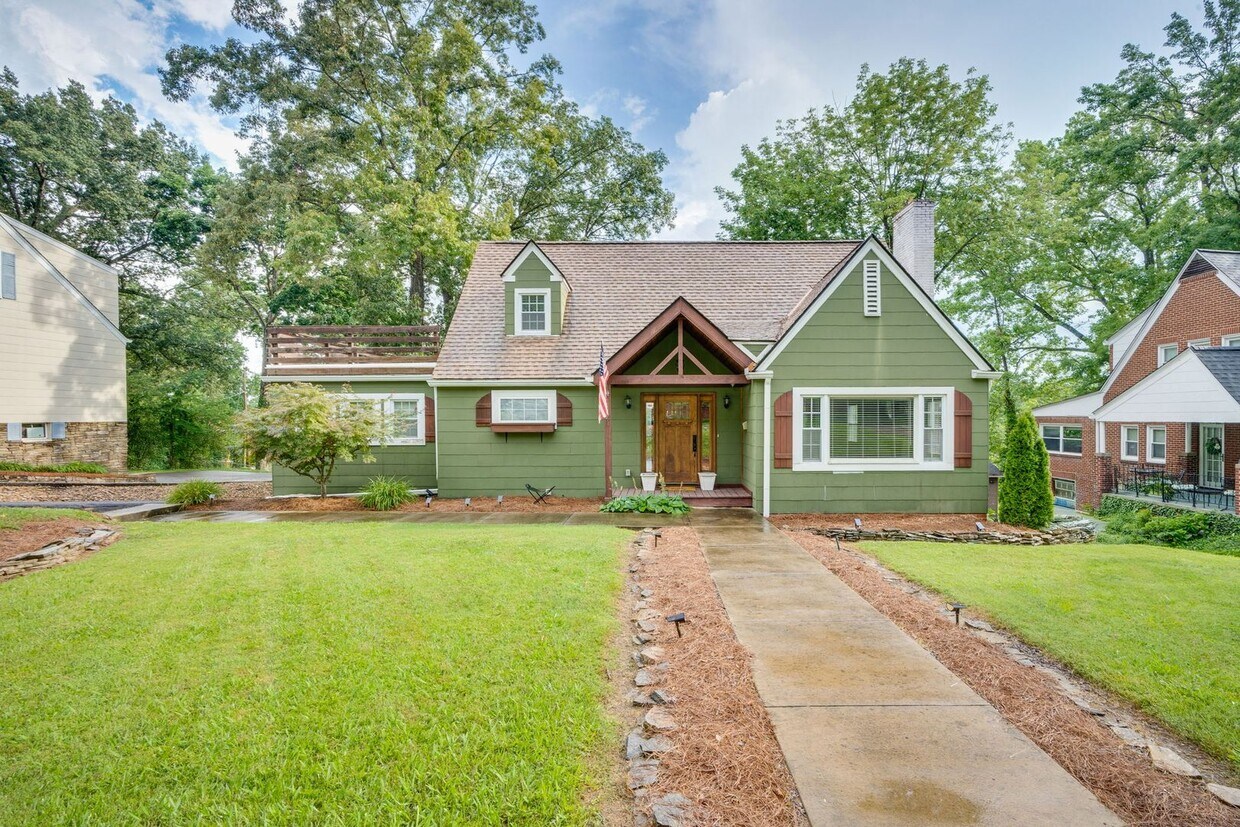Foto principal - 4 Bedroom / 4 Bath Home for Rent! Kingspor...