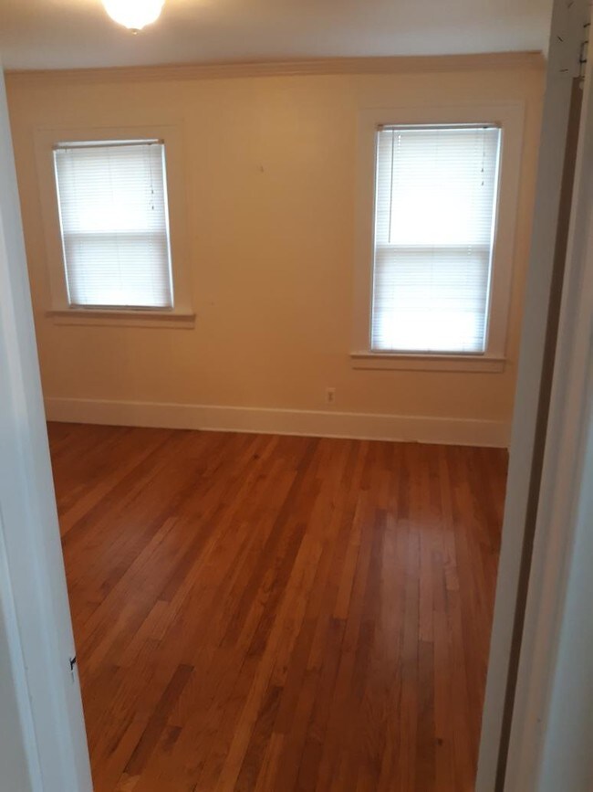 Foto del edificio - 1358-1360 Beaconsfield Ave