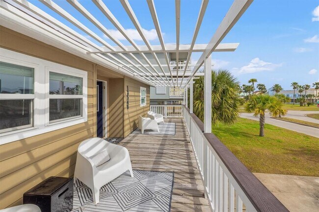Foto del edificio - 13546 Pirates Beach Blvd