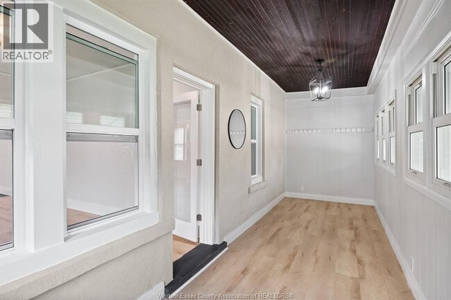 Photo du bâtiment - 540 McKay Ave