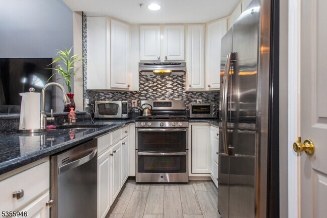 Foto del edificio - 129 Rock Creek Dr