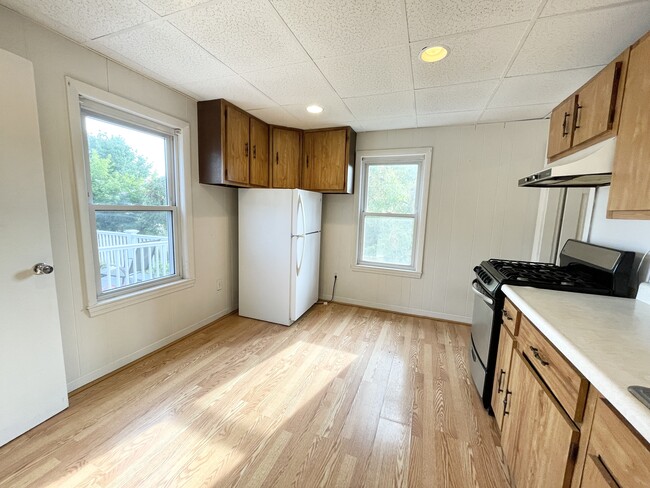Building Photo - 105 Buttonwood St