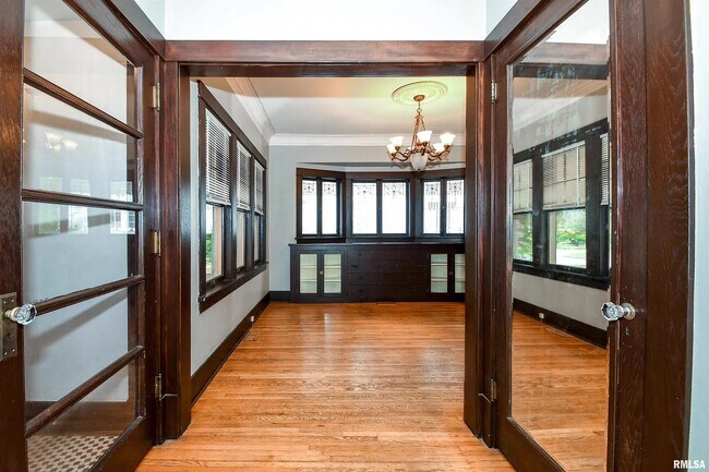 Foto del edificio - 1628 W Callender Ave
