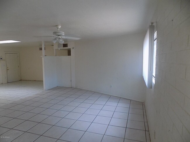 Building Photo - 5829 N 61st Dr