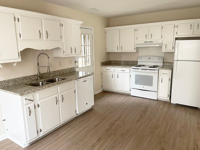 Building Photo - 546 Orangeburg Rd