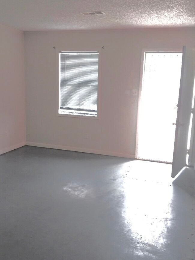 Foto del edificio - 3309 Barrett Cir