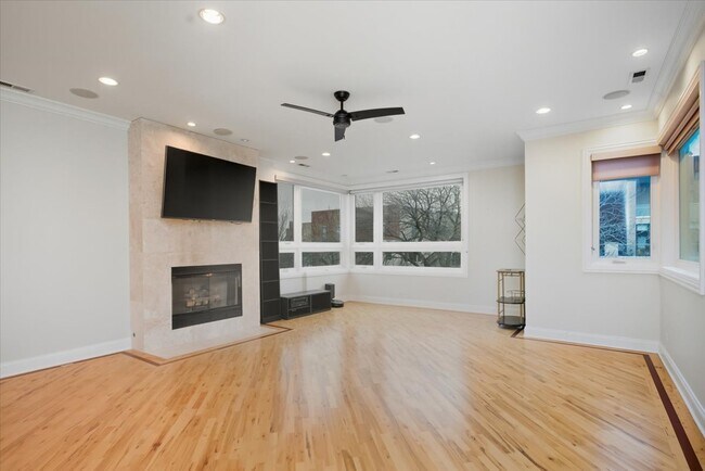 Building Photo - 1523 W Huron St