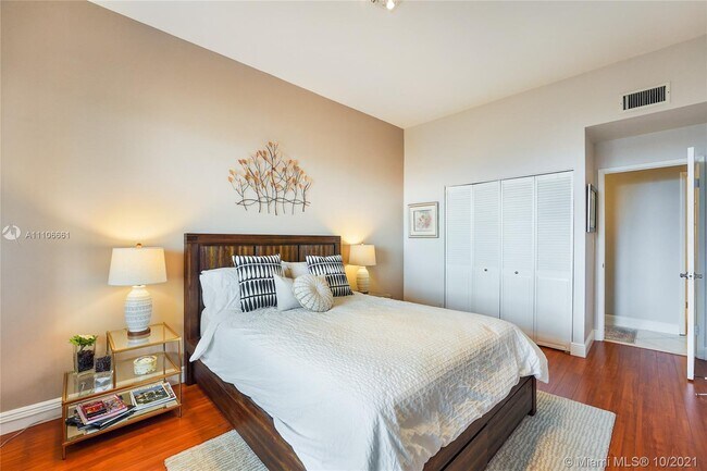 Foto del edificio - 18151 NE 31st Ct