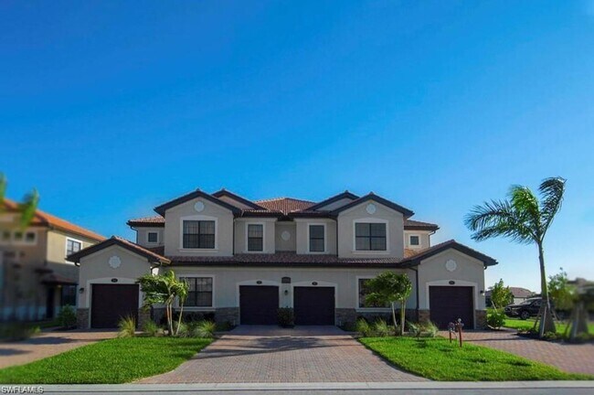 Foto del edificio - Brand new Construction Coach Home in Palom...