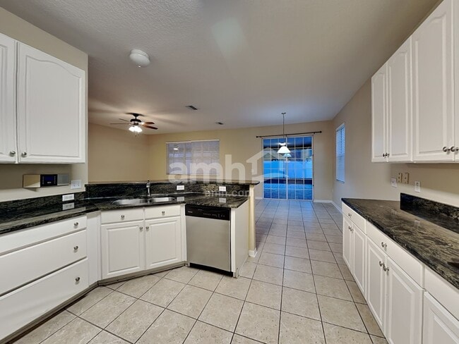 Foto del edificio - 10618 Bamboo Rod Cir