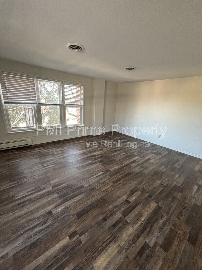 Building Photo - 1571 Morris Ave