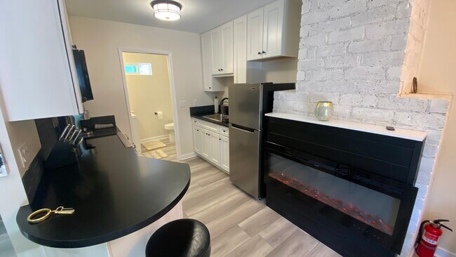 Building Photo - 418 Los Verdes Dr