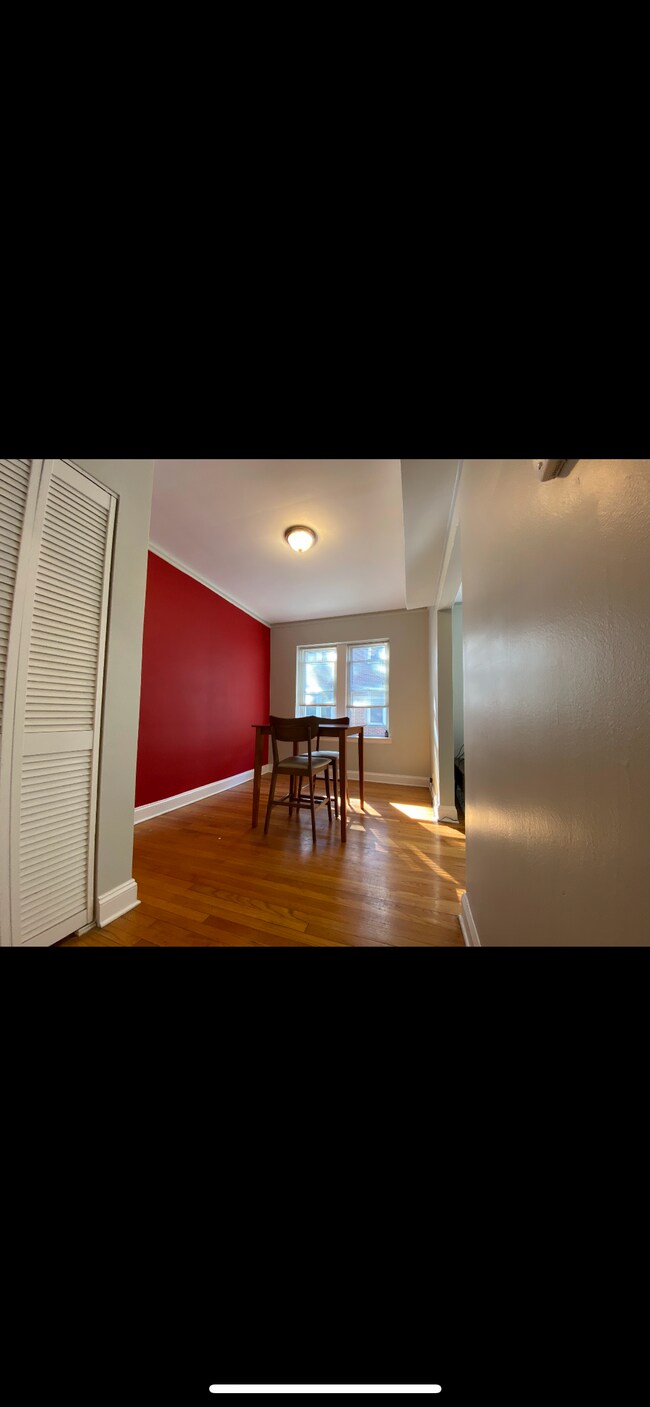 Building Photo - 7350 N Damen Ave