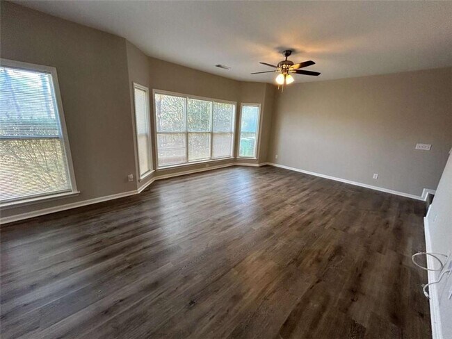 Building Photo - 118 Hidden Lake Cir