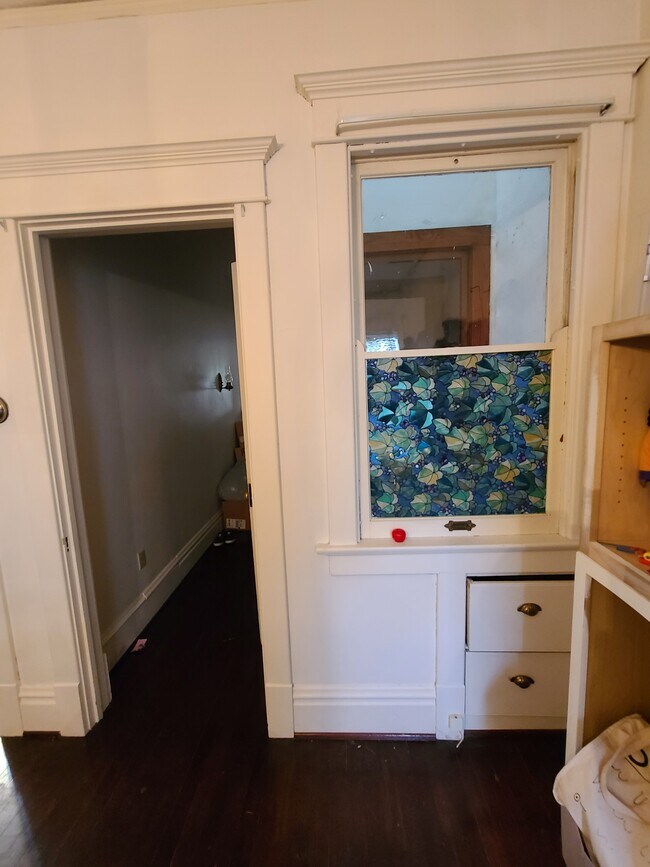 More built-ins and light tunnel window - 518 E Grove St