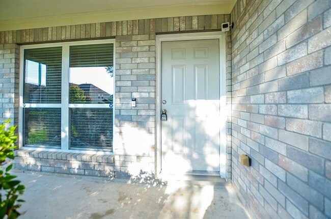 Building Photo - 3327 Apple Dale Dr