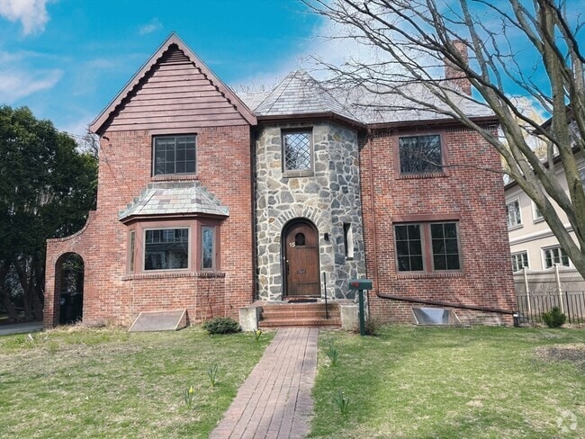 15 Winthrop Rd