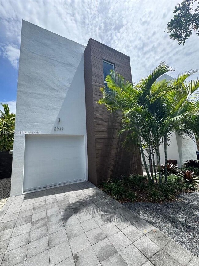 Building Photo - 2947 SW 27th Terrace