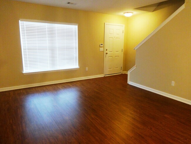 Building Photo - 405 Crystal Oaks Ln