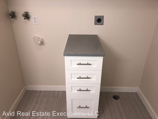 Building Photo - 1801 Sunset Ave