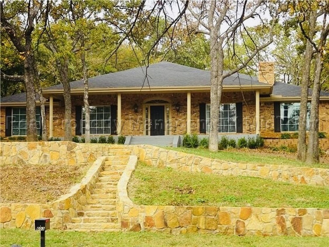 Foto principal - MUST SEE Beautiful Home in North Arlington...